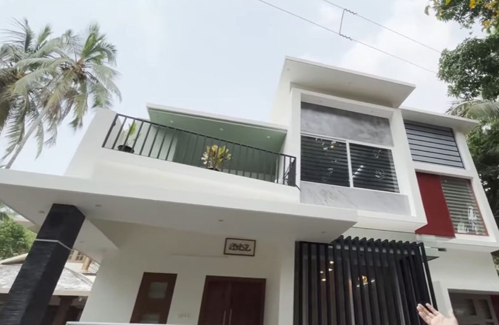 2000Sqft Contemporary Home Tour in 6cent plot